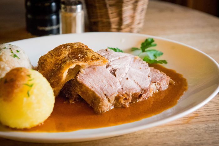 Gasthof zum Schildhauer Halfing - gut bürgerliche Küche - Schweinebraten